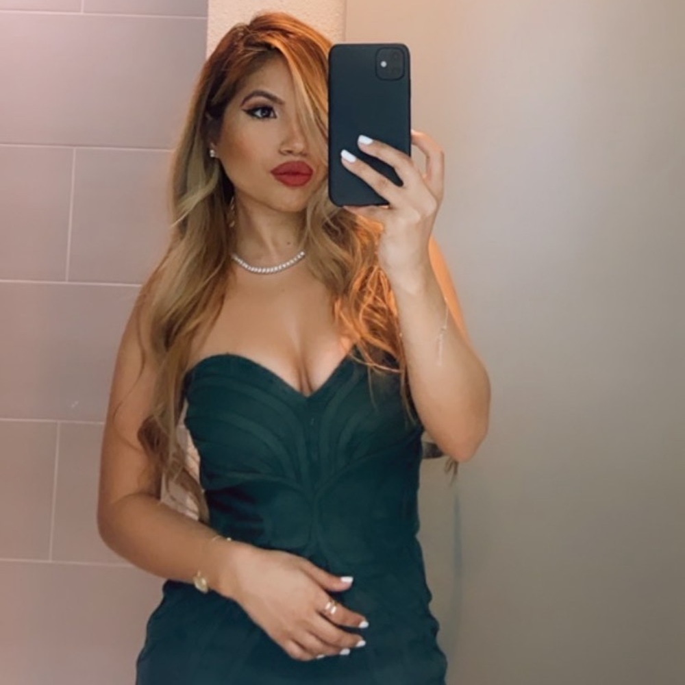 Strapless suede mini hunter green dress…perfect for Valentine’s Day
